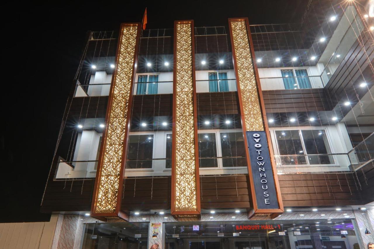 Townhouse P.S.Palace Near Amausi Metro Station Lakhnaú Exteriér fotografie